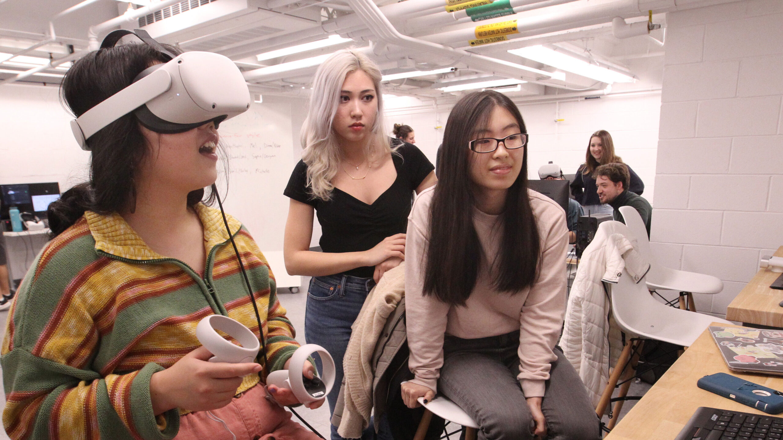 Students in virtual reality course