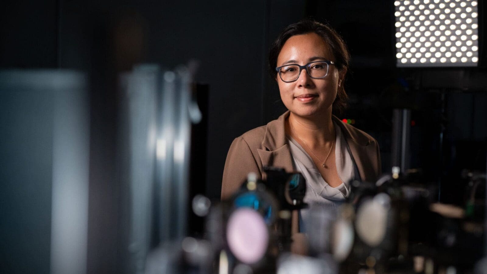 Portrait of researcher Nathalie de Leon in the laboratory