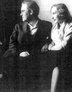 Black and white photo of Godfrey Winham and Bethany Beardslee, in profile