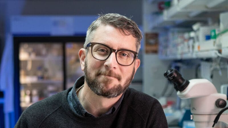 Portrait of Clifford Brangwynne in the laboratory.