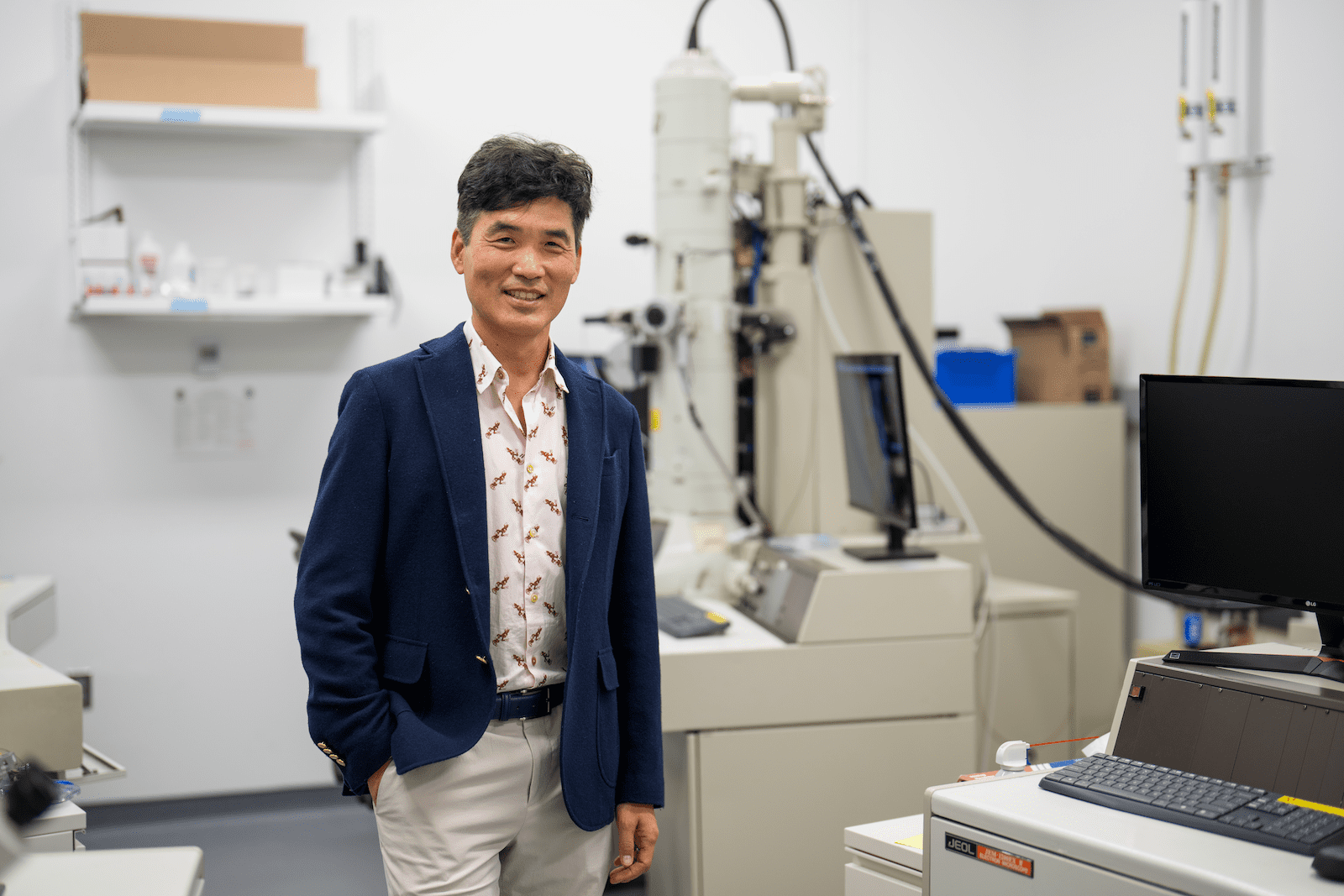 Sebastian Seung in a microscopy lab.