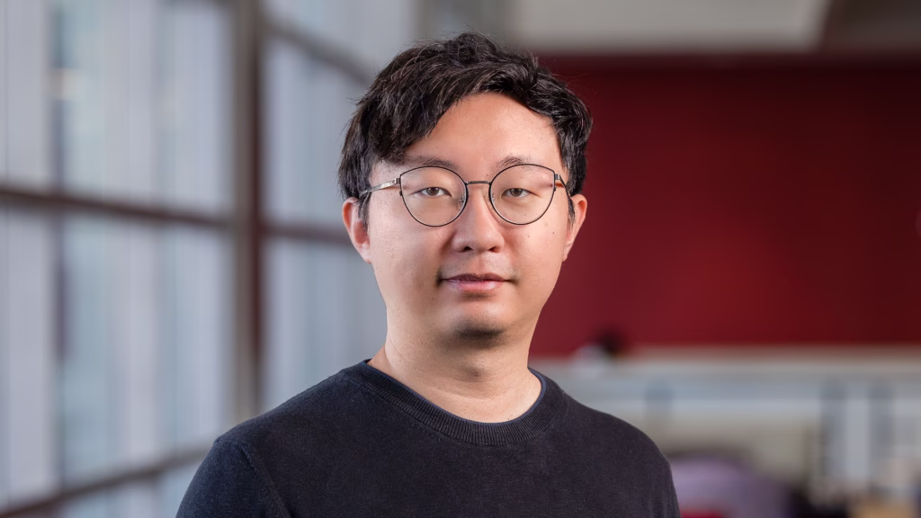 Portrait of Zheng Liu.